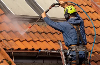 Démoussage et hydrofuge de toiture à Pontpoint